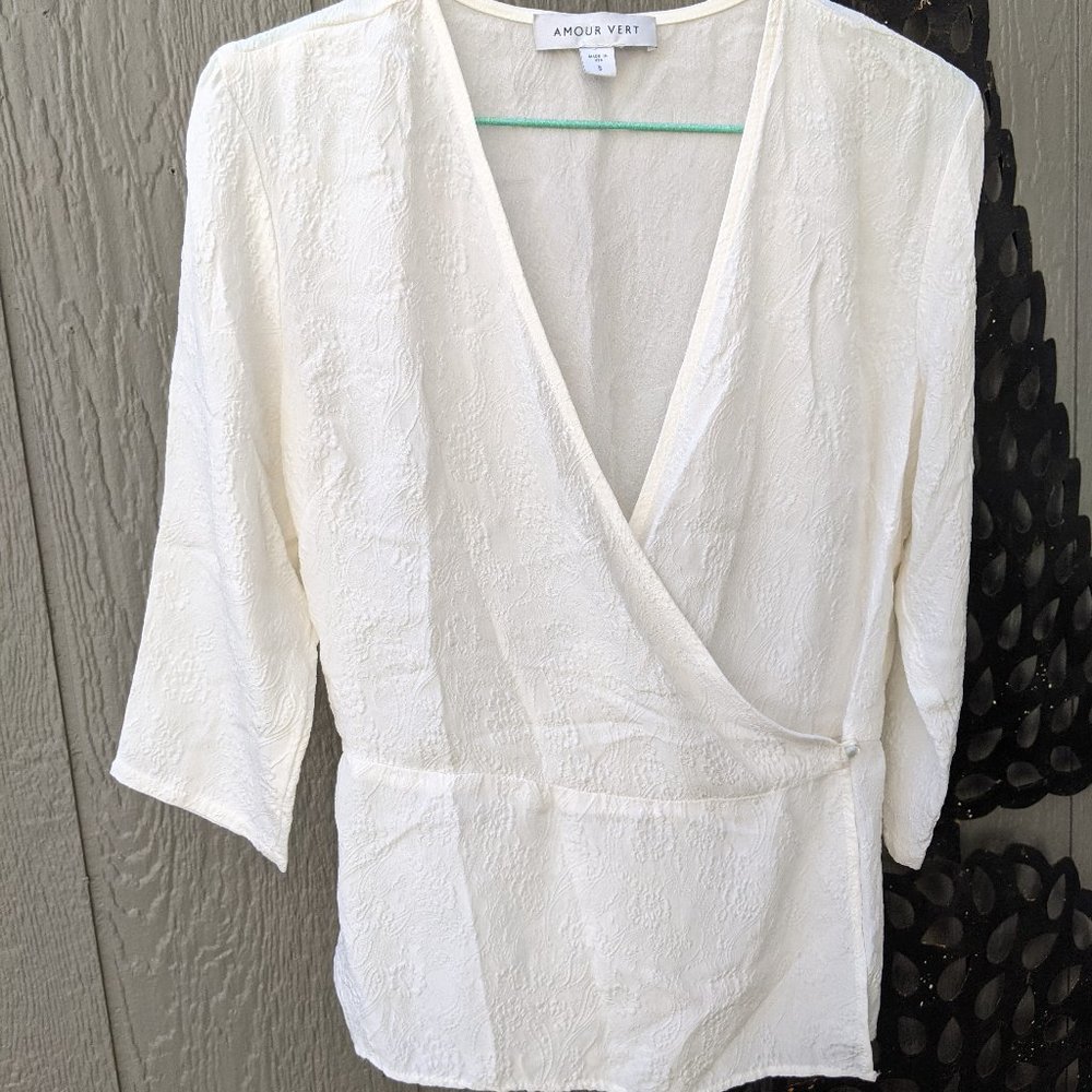 Beautiful Amour Vert 100% white jacquard silk top, xs or s